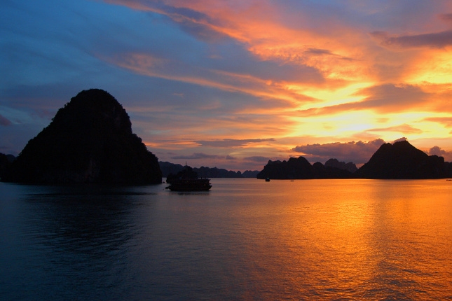 halong_bay_sunset_wp